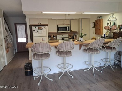 Welcome to this stunning turnkey townhome that has been - photo 3