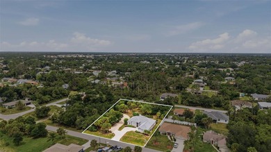 Custom-built home on 4 CLEARED LOTS with beautiful, manicured - photo 2
