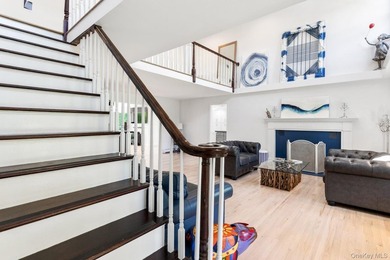 This warm and welcoming home offers a spacious layout with - photo 5