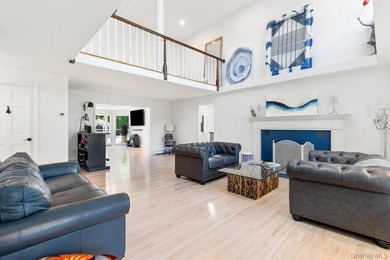 This warm and welcoming home offers a spacious layout with - photo 6