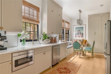 Exquisitely reimagined, this 3 or 4 bedroom single-family - photo 5