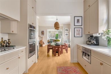 Exquisitely reimagined, this 3 or 4 bedroom single-family - photo 6