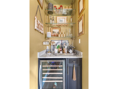 Exquisitely reimagined, this 3 or 4 bedroom single-family - photo 9