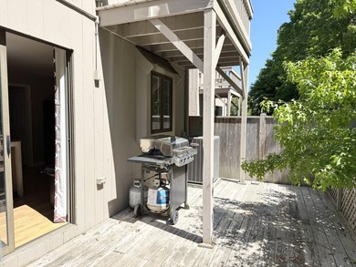Light and bright townhouse unit with a beautiful deck - photo 11