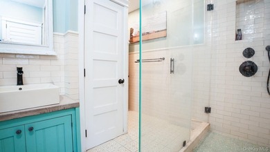 Built in 1913, this charming Colonial blends timeless character - photo 11