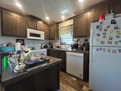 One owner move-in ready 2021 Eagle River Chesapeake 2 bedroom 1 - photo 37