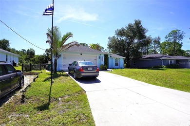 3/2/2 Pool Home with extra parking space. Concrete parking pad - photo 2