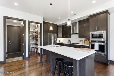 Discover your ideal mountain retreat in this upgraded 3-bedroom - photo 14