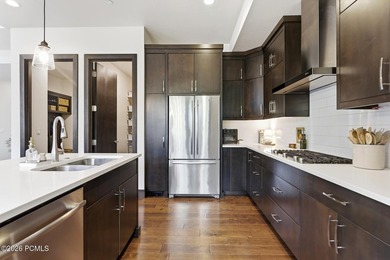 Discover your ideal mountain retreat in this upgraded 3-bedroom - photo 16