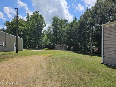 Welcome to 2077 Bethel Church Road in Holcomb, Mississippi, a - photo 8