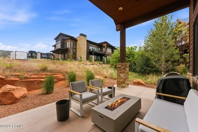 Discover your ideal mountain retreat in this upgraded 3-bedroom - photo 18