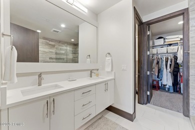 Discover your ideal mountain retreat in this upgraded 3-bedroom - photo 23