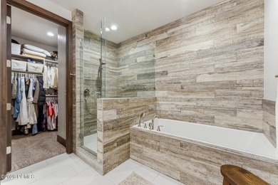 Discover your ideal mountain retreat in this upgraded 3-bedroom - photo 25