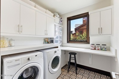 Discover your ideal mountain retreat in this upgraded 3-bedroom - photo 27