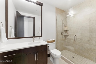 Discover your ideal mountain retreat in this upgraded 3-bedroom - photo 30