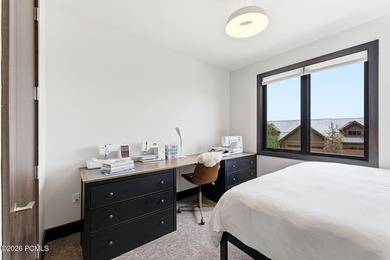 Discover your ideal mountain retreat in this upgraded 3-bedroom - photo 32