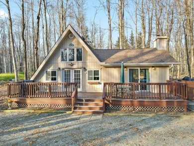 Lake Naomi Home For Sale in Tobyhanna Pennsylvania