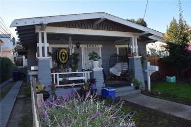 Three unit investment opportunity in Alamitos Beach, just - photo 1