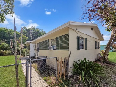 2/1 each side CBS duplex on a large and private lot! Occpied on - photo 1