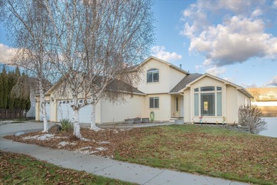 Lake Home For Sale in Greenacres, Washington