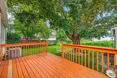 Northeast side ranch in move-in condition! Hard wood floors in - photo 7