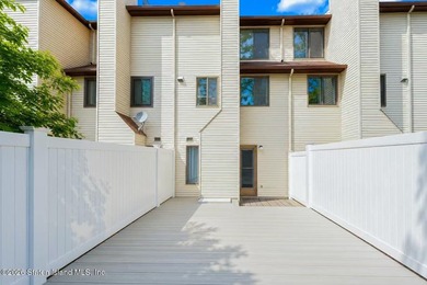 Lovely 3 story One Family Townhome with 2 bedroom, 2 baths - photo 19