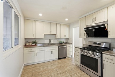 Welcome to this bright and inviting Floresta Gardens home, where - photo 11