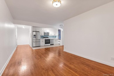 Welcome to this bright and spacious corner one bedroom apartment - photo 3