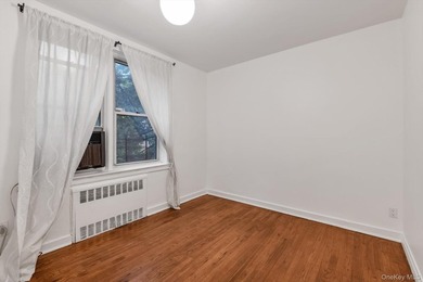 Welcome to this bright and spacious corner one bedroom apartment - photo 7