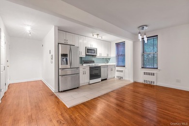 Welcome to this bright and spacious corner one bedroom apartment - photo 10