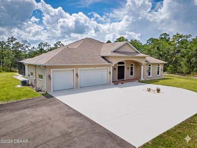 Discover your private Florida sanctuary! Tucked behind a gated - photo 4