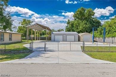 Must-See North Fort Myers Estate on nearly a Half Acre! Gorgeous - photo 1