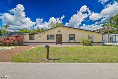 Must-See North Fort Myers Estate on nearly a Half Acre! Gorgeous - photo 2