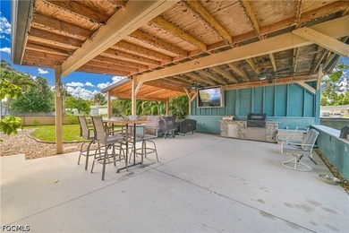 Must-See North Fort Myers Estate on nearly a Half Acre! Gorgeous - photo 7