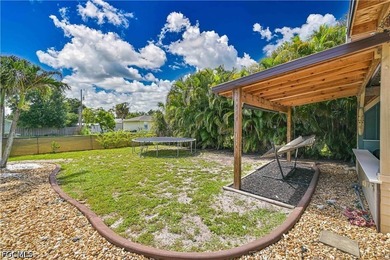 Must-See North Fort Myers Estate on nearly a Half Acre! Gorgeous - photo 9