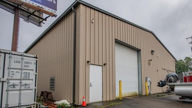 Great commercial building boasting over 4,475 square feet of - photo 5