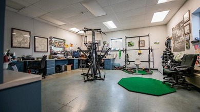 Great commercial building boasting over 4,475 square feet of - photo 9
