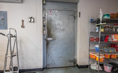 Great commercial building boasting over 4,475 square feet of - photo 10