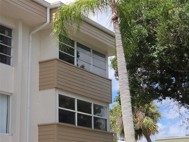 Welcome to Cambridge House! This beautifully updated 1-bedroom - photo 4