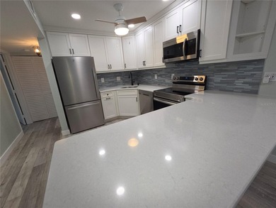 Welcome to Cambridge House! This beautifully updated 1-bedroom - photo 8