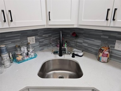 Welcome to Cambridge House! This beautifully updated 1-bedroom - photo 10