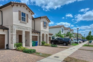 Lake Townhome/Townhouse For Sale in Miami, Florida