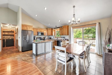 This beautifully maintained home shows pride of ownership - photo 7