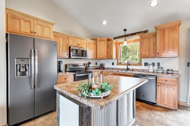 This beautifully maintained home shows pride of ownership - photo 9
