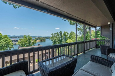 Lake Hamilton living has never been easier! Welcome to the gated - photo 1