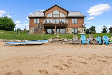 Meticulously maintained and move-in ready, this 6-bedroom - photo 1