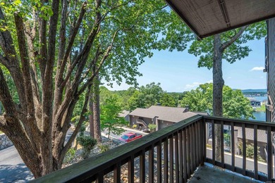 Lake Hamilton living has never been easier! Welcome to the gated - photo 2