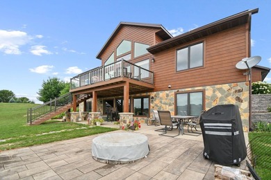 Meticulously maintained and move-in ready, this 6-bedroom - photo 2