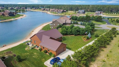 Meticulously maintained and move-in ready, this 6-bedroom - photo 4