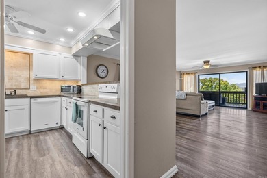 Lake Hamilton living has never been easier! Welcome to the gated - photo 9